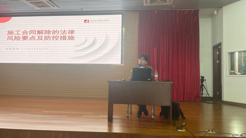 根据政策规定，以下企业或个人可以申请专利费用减免：